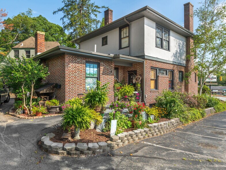Primary Photo Of 104 Clairmont Dr, Hendersonville Storefront For Sale