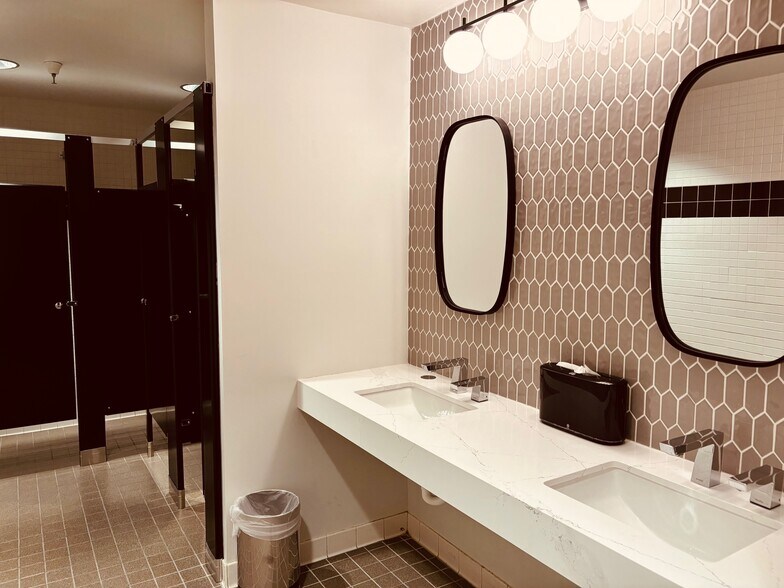 More Photos Of 2025 N 3rd St, Phoenix Unknown For Lease