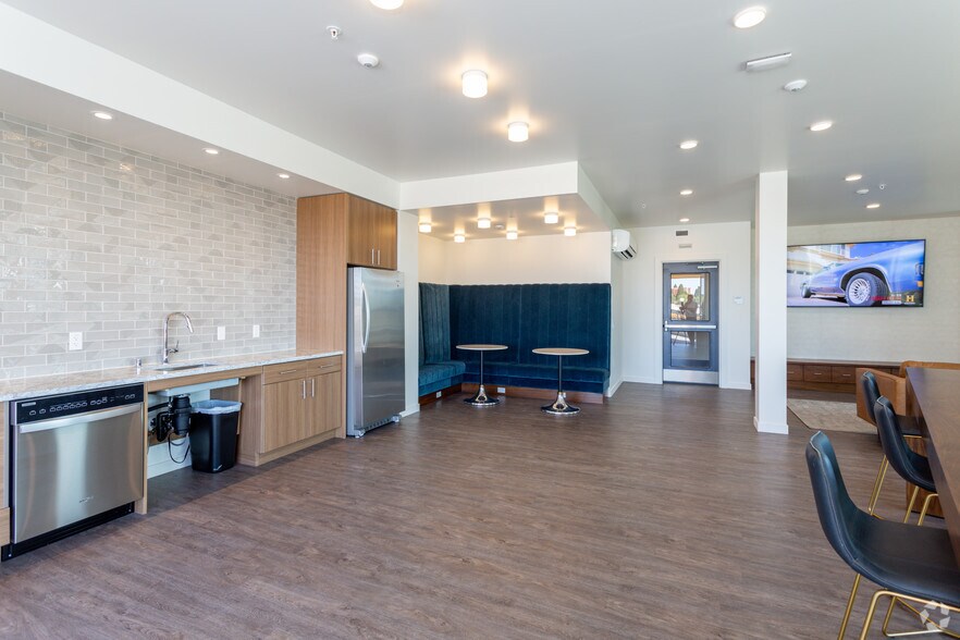More Photos Of 700 Waterfront Way, Vancouver Apartments For Lease