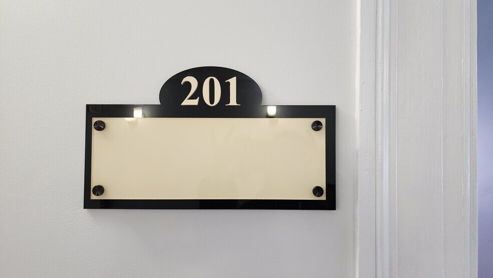 More Photos Of 14-18 Broadway, Taunton Storefront Retail Office For Lease