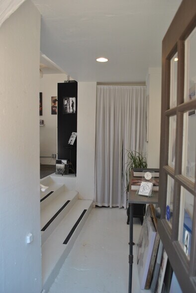 More Photos Of 451-461 E Main St, Ventura Storefront For Lease