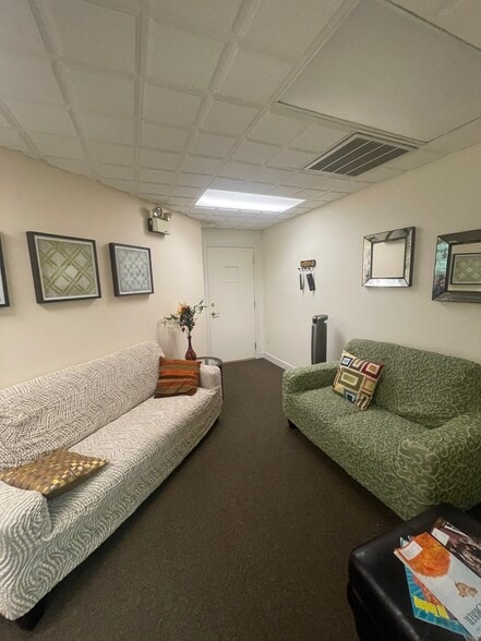 More Photos Of 33 Bedford St, Lexington Medical For Sale