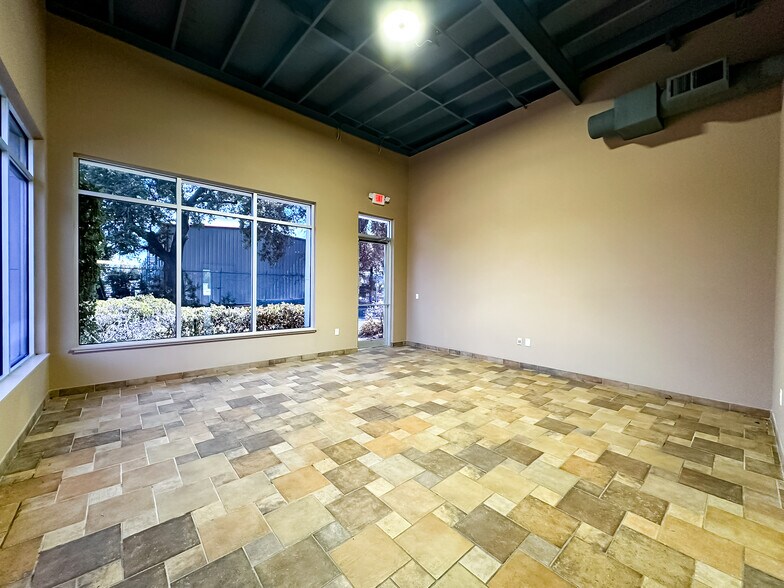 More Photos Of 425 S Lake Parker Ave, Lakeland Office For Lease
