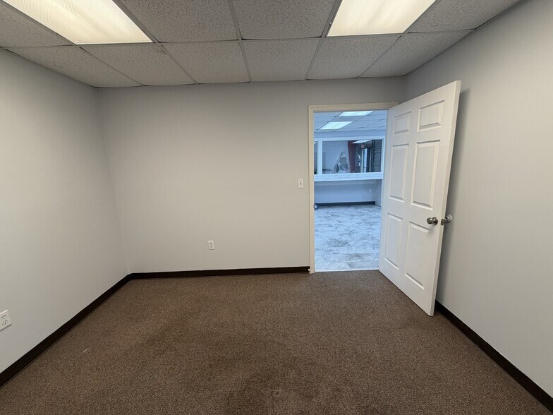 More Photos Of 200 Varnfield Dr, Summerville Warehouse For Lease