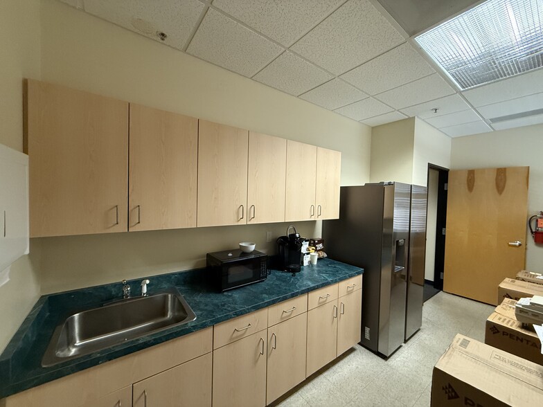 More Photos Of 3017 W Ina Rd, Tucson Office For Lease