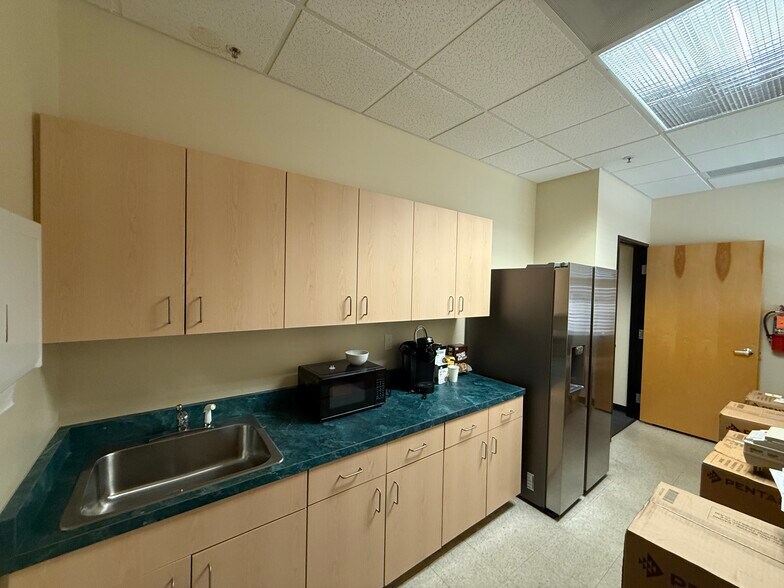 More Photos Of 3017 W Ina Rd, Tucson Office For Lease