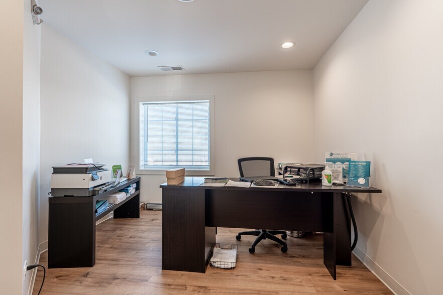 More Photos Of 330 W Frontage Rd, Northfield Medical For Lease