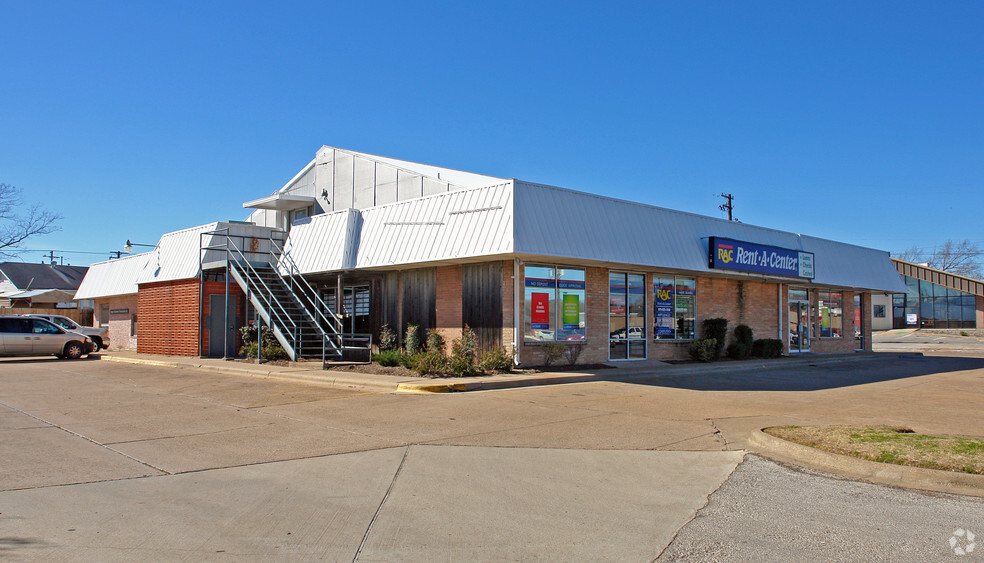 Primary Photo Of 1300 S Texas Ave, Bryan Freestanding For Lease