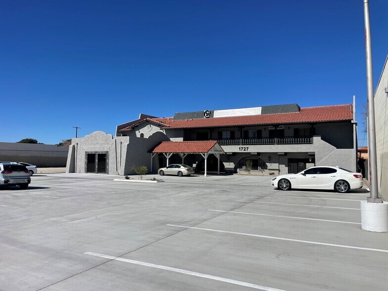 More Photos Of 1727 W Avenue K, Lancaster Office For Sale