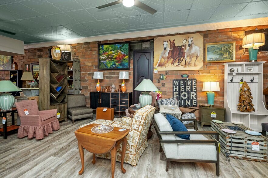 More Photos Of 507 E 3rd St, Lexington Warehouse For Sale