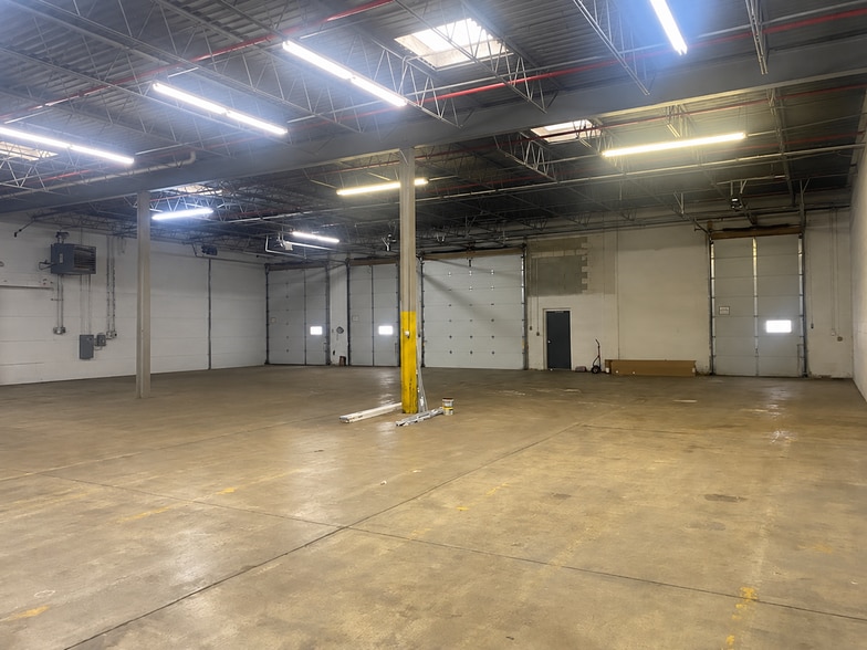 More Photos Of 615 Montgomery St, Saint Paul Self Storage For Lease