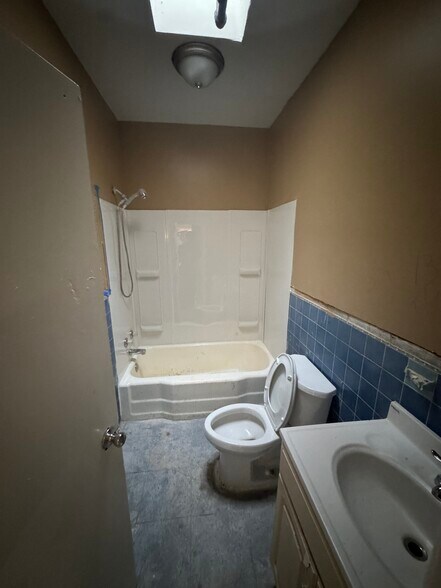 More Photos Of 2449 Shirley Ave, Baltimore Flex For Sale