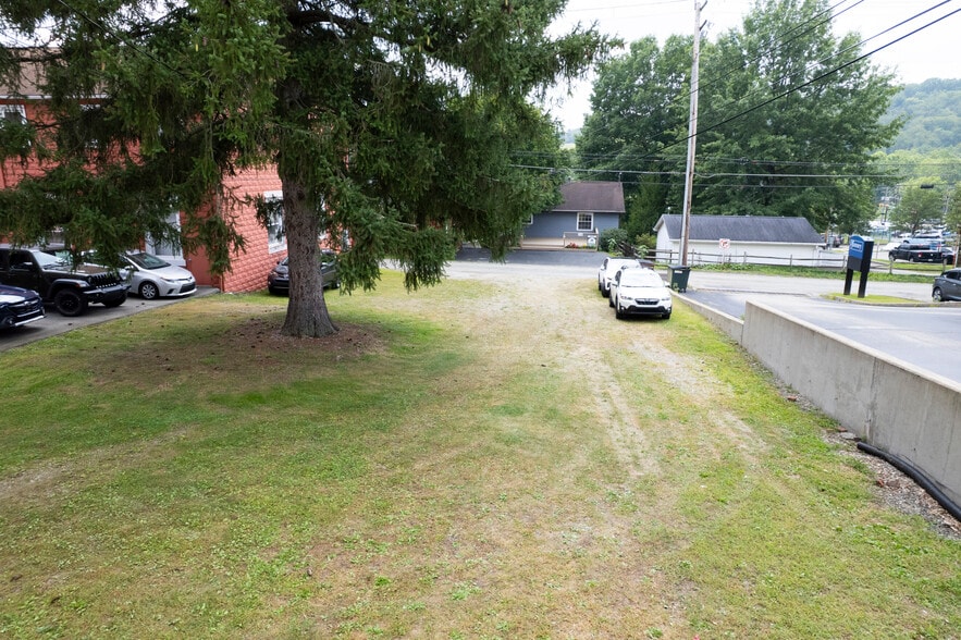 More Photos Of 137 E Main St, Ligonier Township Storefront Retail Residential For Sale