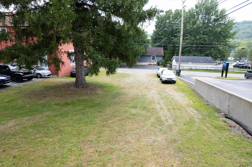 More Photos Of 137 E Main St, Ligonier Township Storefront Retail Residential For Sale