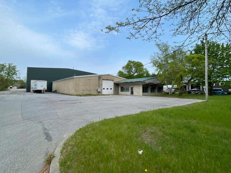 More Photos Of 74 Avenue B Ave, Williston Industrial For Lease