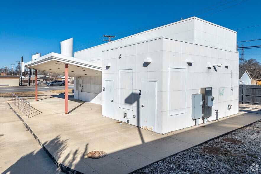 Primary Photo Of 4019 Saint Charles Rd, Bellwood Fast Food For Sale