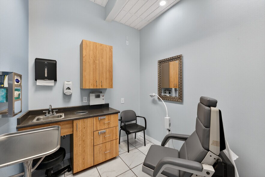 More Photos Of 15810 S 45th St, Phoenix Medical For Sale