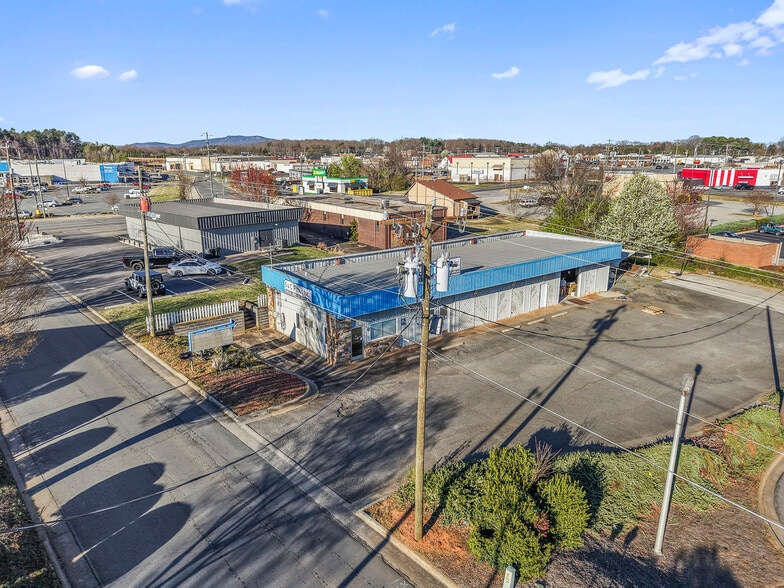 More Photos Of 111 Angela Dr, King General Retail For Sale