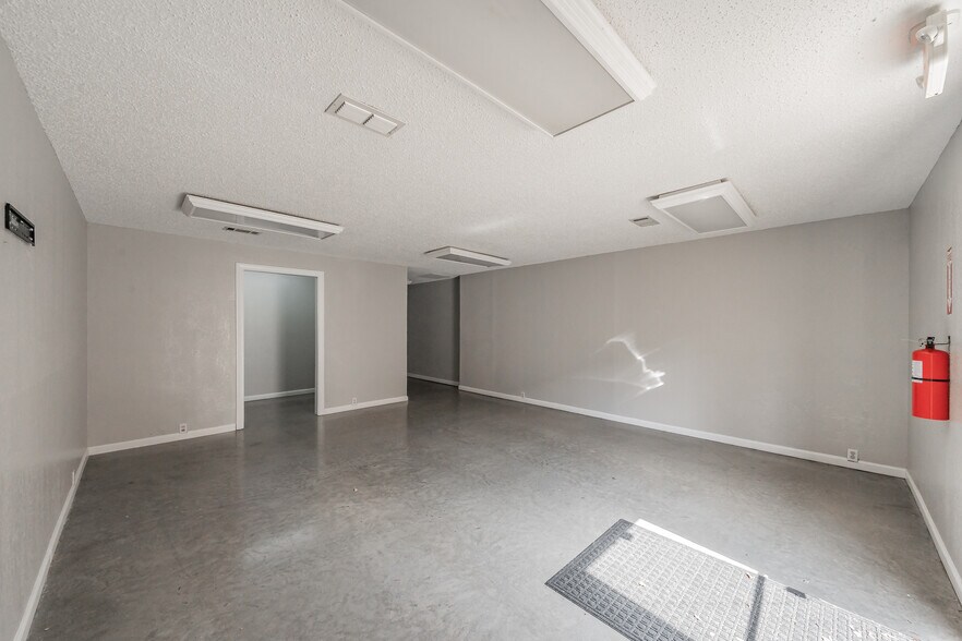 More Photos Of 7235 Glenview Dr, Richland Hills Office For Sale