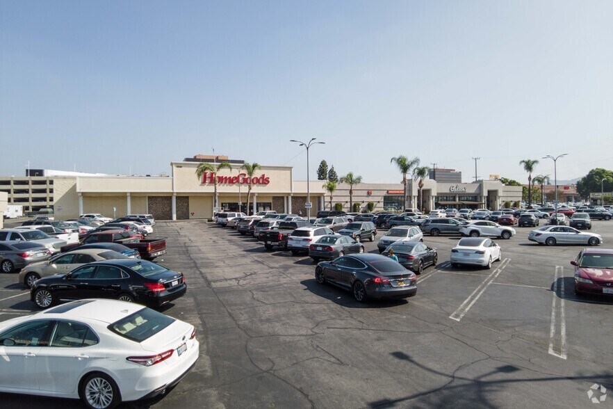 More Photos Of 5500-5536 Reseda Blvd, Tarzana Storefront Retail Office For Lease