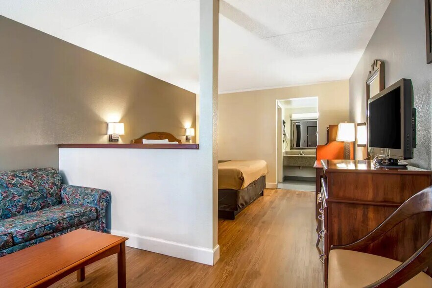 More Photos Of 2120 Lafayette Rd, Fort Oglethorpe Hotel For Sale