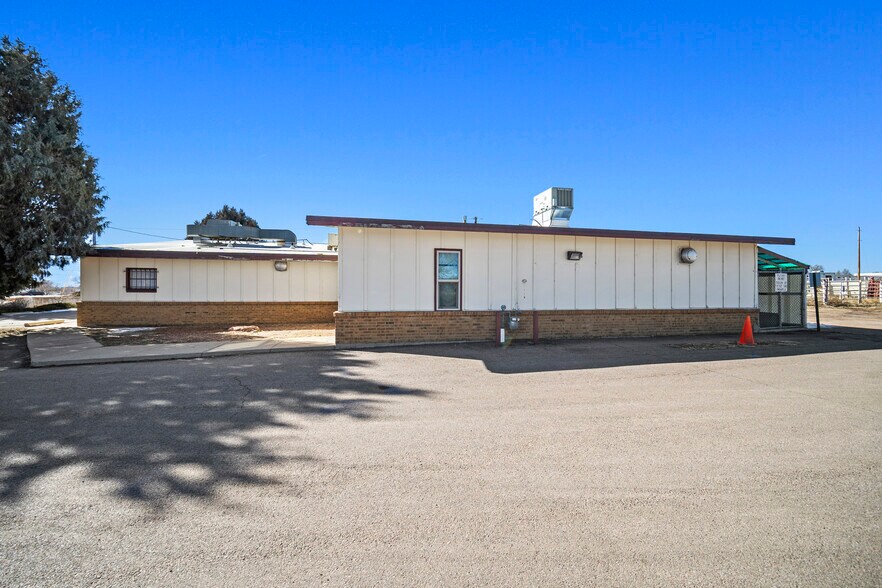 More Photos Of 5280 Edison Ave, Colorado Springs Veterinarian Kennel For Sale