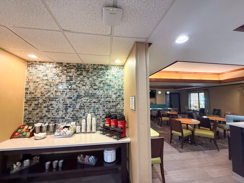 More Photos Of 5653 Tinker Diagonal St, Oklahoma City Hotel For Sale