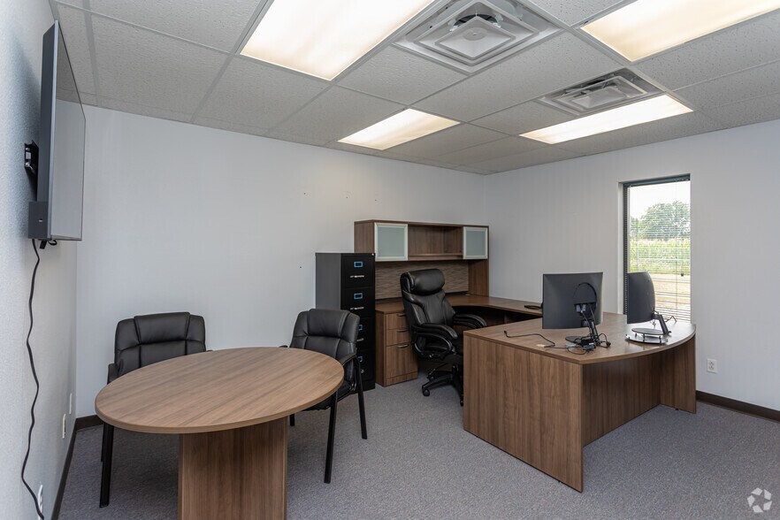 More Photos Of 3600 NW Lawton Rd, Columbus Land For Lease