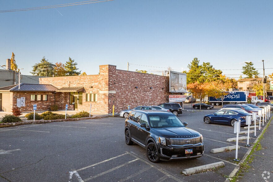 More Photos Of 512-514 7th St, Oregon City Medical For Sale