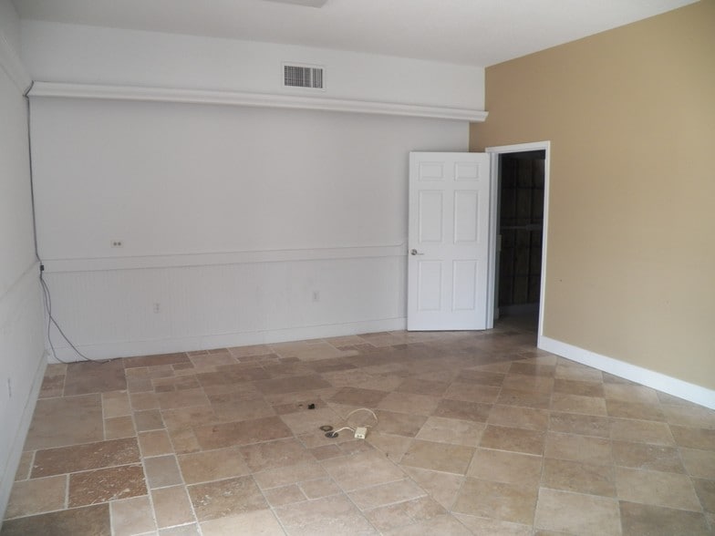 More Photos Of 320 S Federal Hwy, Stuart Freestanding For Lease