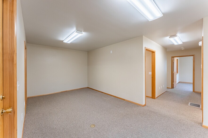 More Photos Of 914 Citadel Dr, Everson Office Residential For Lease