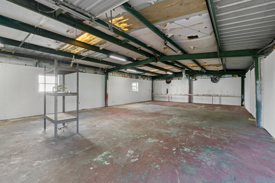 More Photos Of 13595 SE 31st Ave, Summerfield Warehouse For Sale