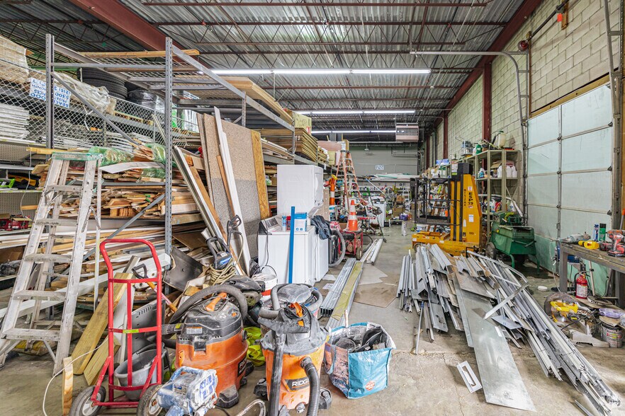 More Photos Of 4400 Renaissance Pky, Warrensville Heights Showroom For Lease