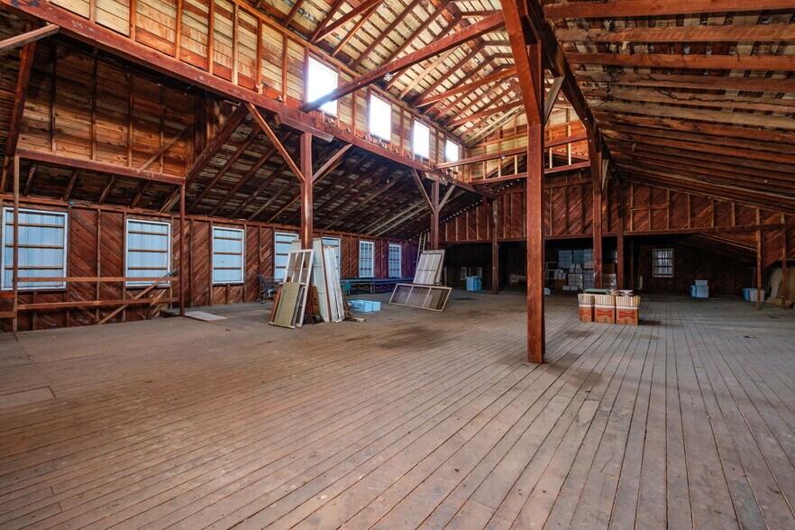 More Photos Of 180 Hollar Circle, Timberville Warehouse For Sale