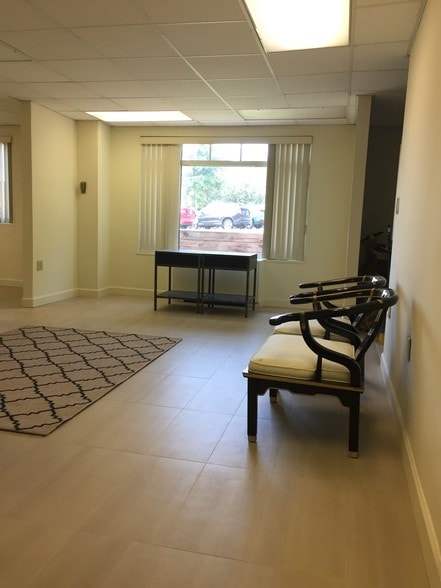 More Photos Of 5301 Westbard Cir, Bethesda Apartments For Sale