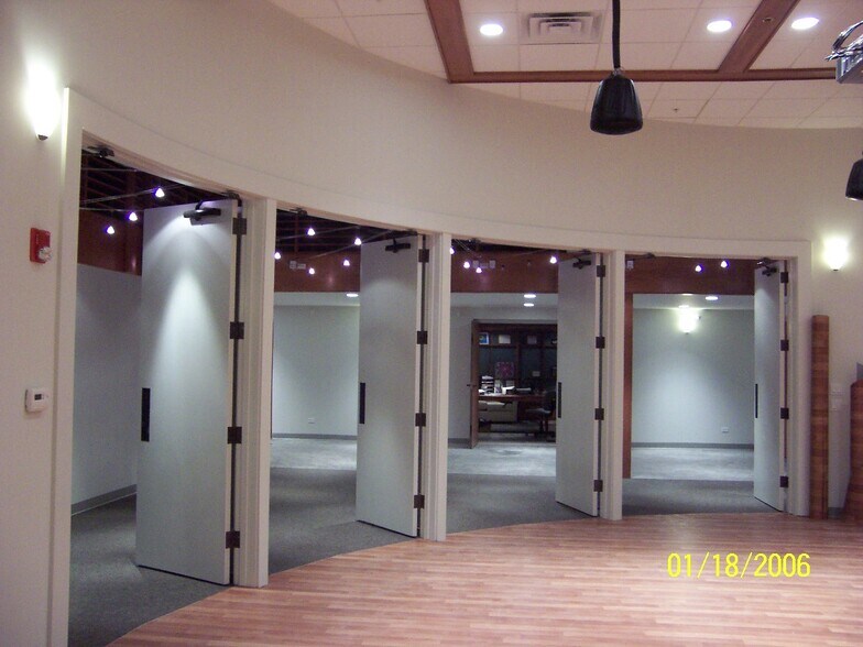 More Photos Of 103 Schelter Rd, Lincolnshire Loft Creative Space For Lease