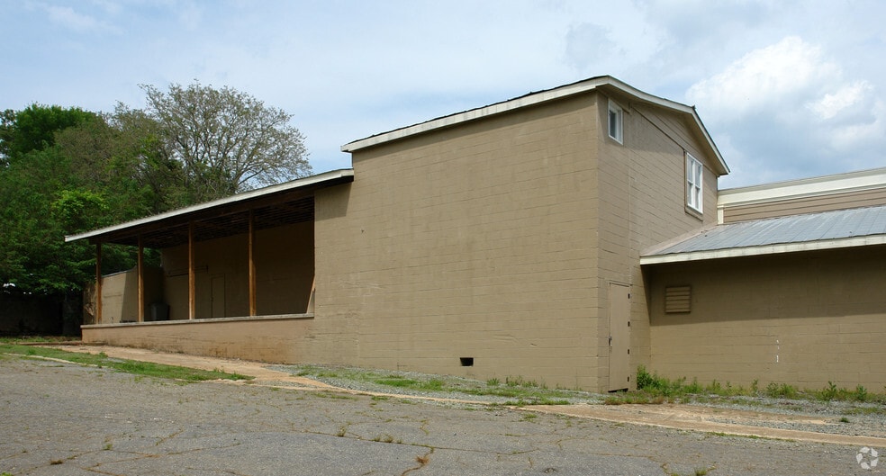 More Photos Of 136 Fayetteville St, Pittsboro Warehouse For Lease