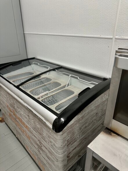 More Photos Of 49 Main St, Westport Storefront Retail Office For Lease