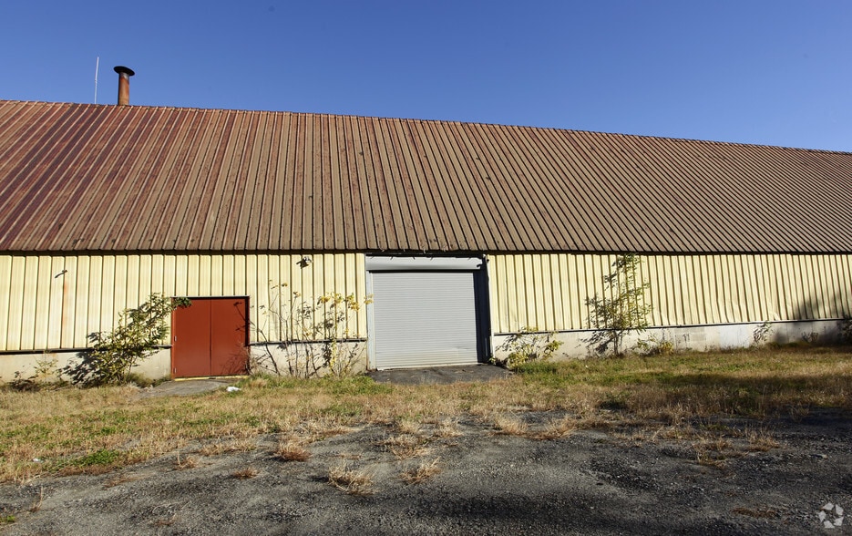 More Photos Of 10-180 Elm Plz, Waterville Storefront For Lease
