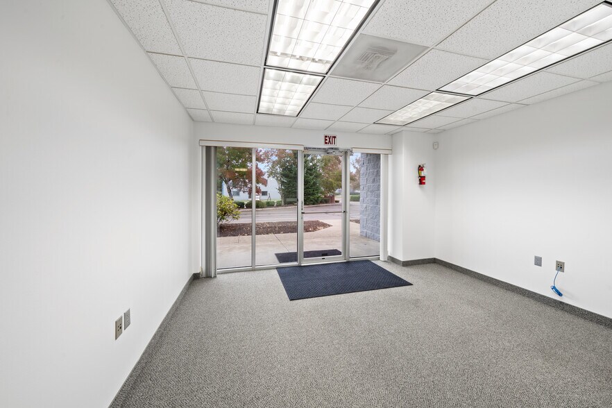 More Photos Of 13735 SW Galbreath Dr, Sherwood Warehouse For Lease