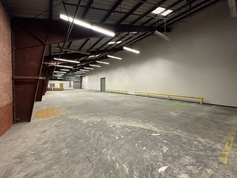 More Photos Of 319 W Peden, San Antonio Distribution For Sale