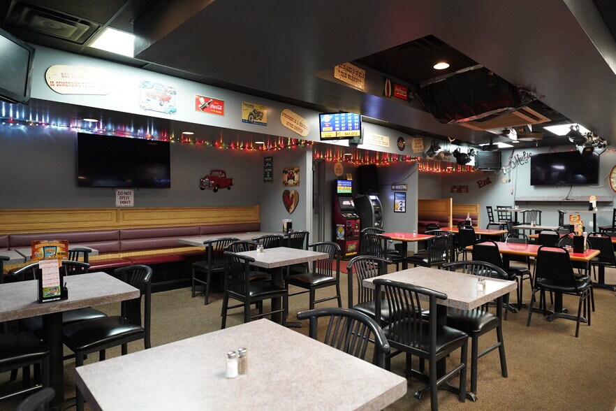 More Photos Of 51390 Willis Rd, Belleville Bar For Sale