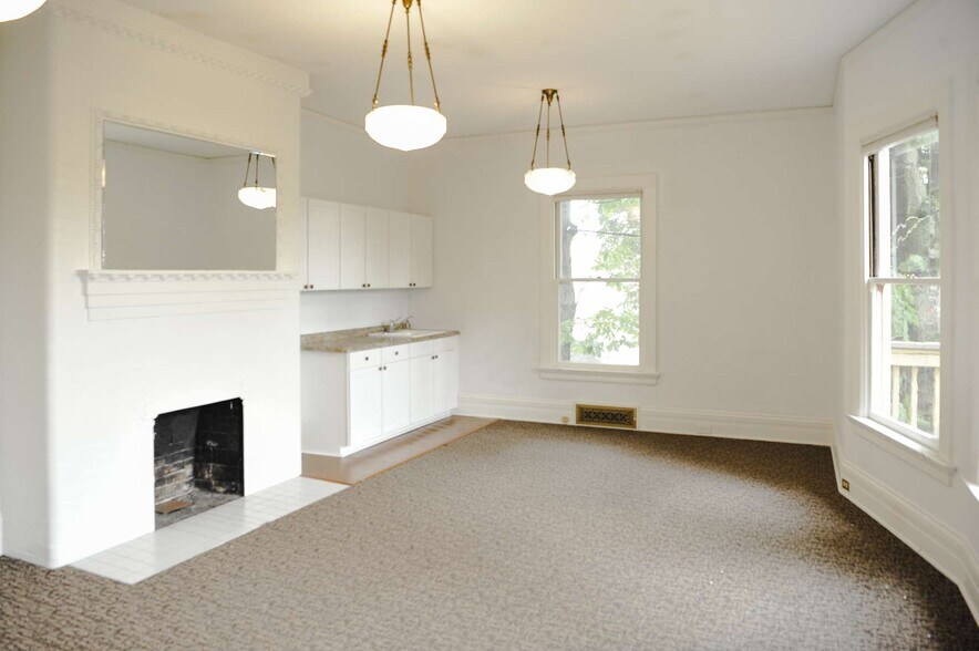 More Photos Of 916 SW King Ave, Portland Office Residential For Sale