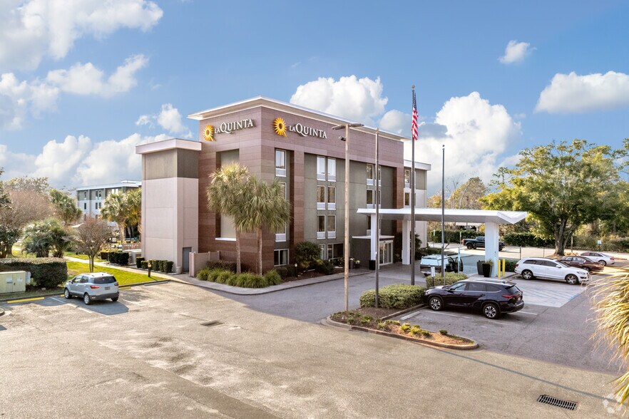 Primary Photo Of 4709 N Kings Hwy, Myrtle Beach Hotel For Sale