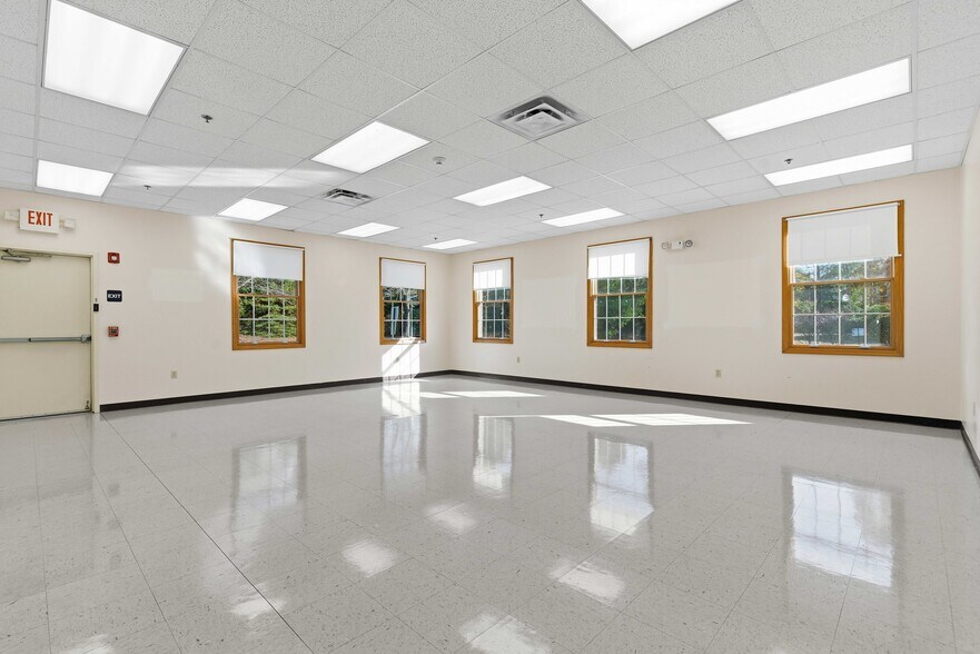 More Photos Of 86 Coraopolis Rd, Coraopolis Medical For Sale