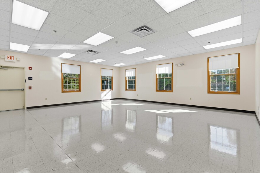 More Photos Of 86 Coraopolis Rd, Coraopolis Daycare Center For Lease