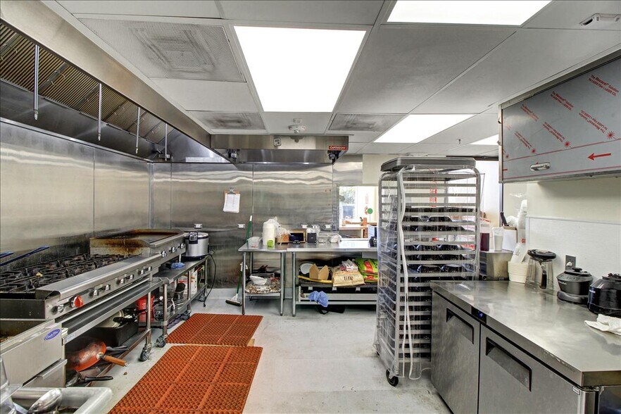 More Photos Of 110 S Fairfax Ave, Los Angeles Office For Lease