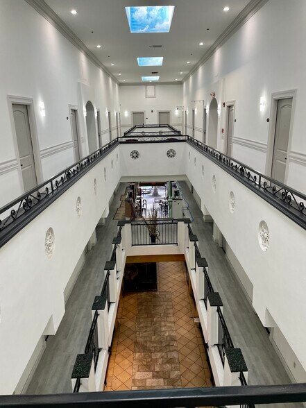 More Photos Of 1926 Hollywood Blvd, Hollywood Office For Lease