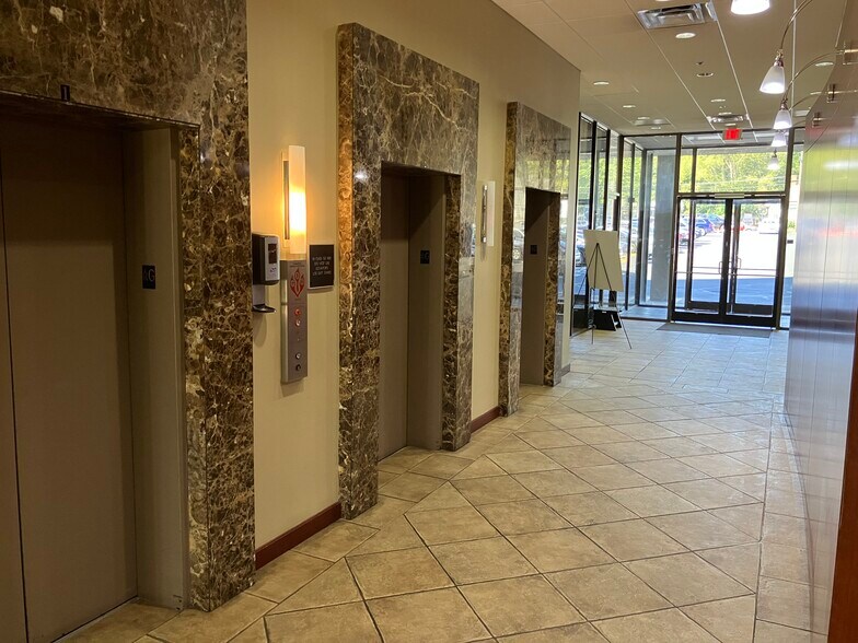 More Photos Of 2714 Union Avenue Ext, Memphis Office For Sale