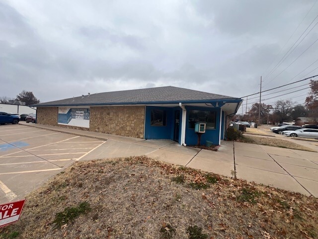 More Photos Of 1518 W 9th, Stillwater Drugstore For Sale